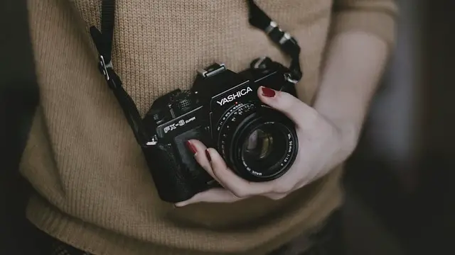 What camera straps do leica users use?