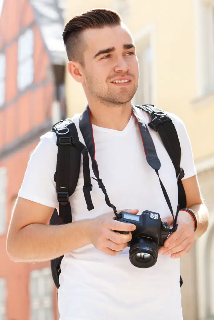 How do you wear a masso shoulder camera bag?