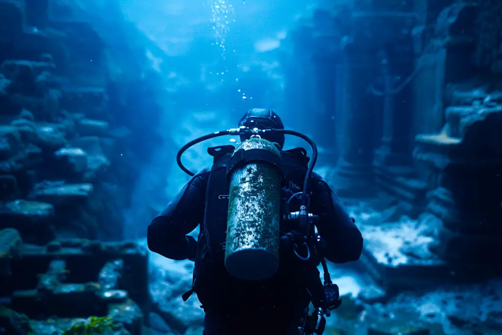 How to clean a underwater camera housing?