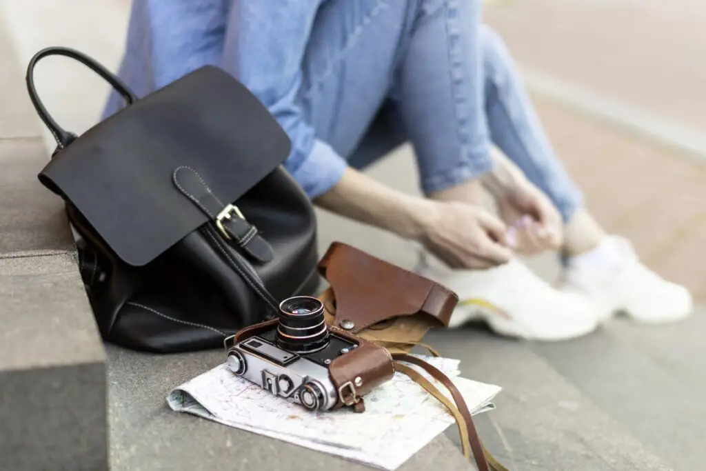 How to turn your purse into a camera bag?