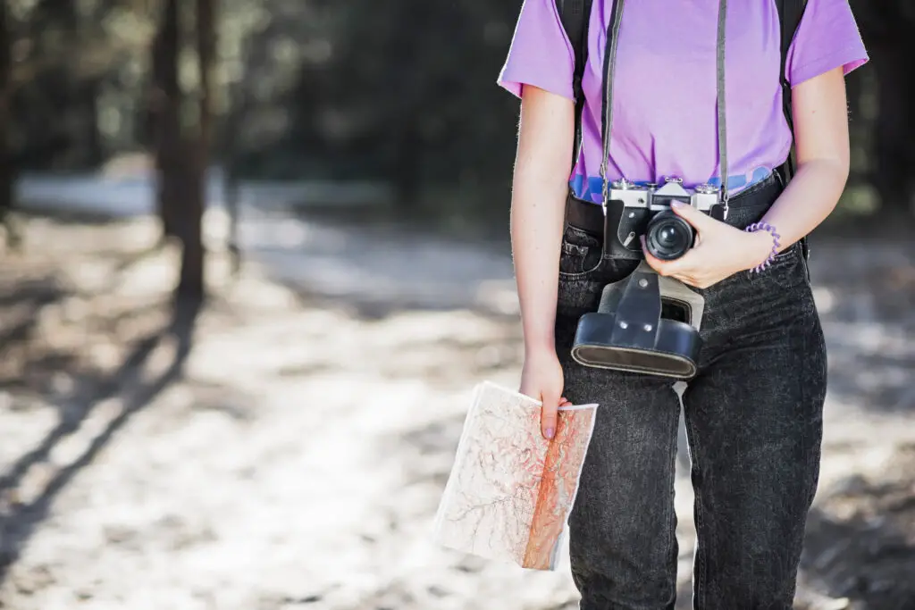 How do you fit a camera to a bag?