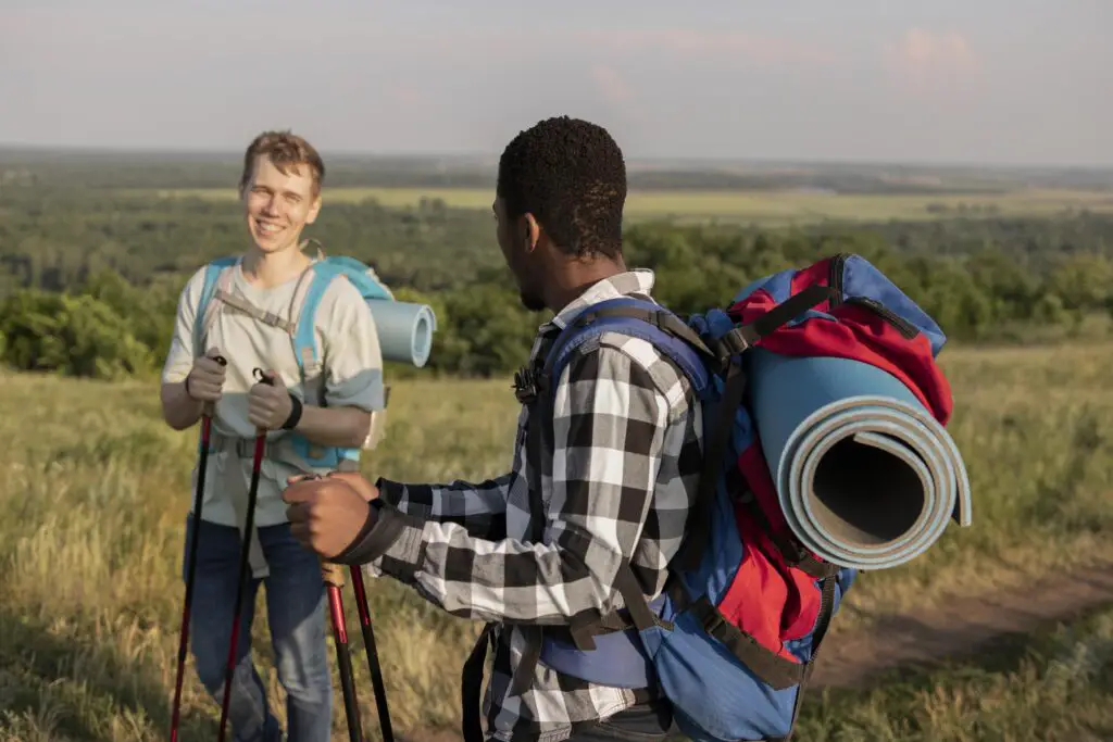 How to wear a camel bag camera?