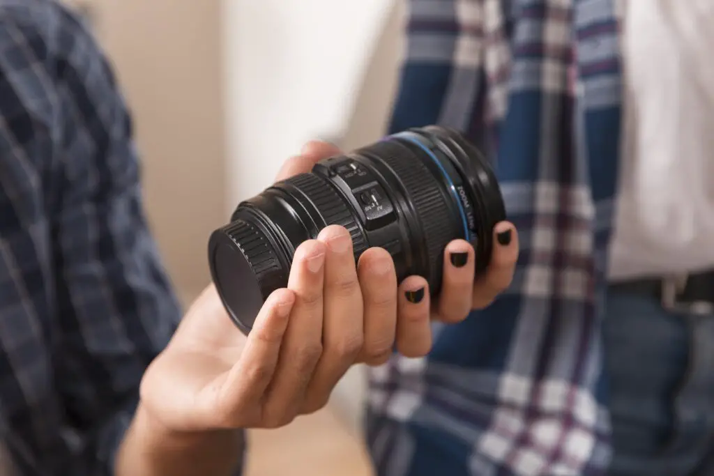 How to clean a camera lens cover?