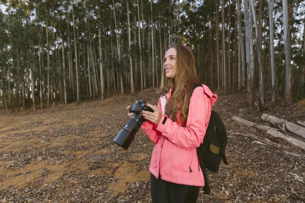 How to wear a camel bag camera?