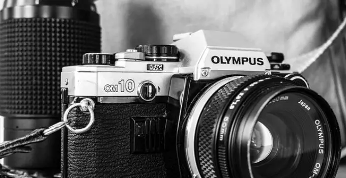 How to attach strap to Olympus TG 6?