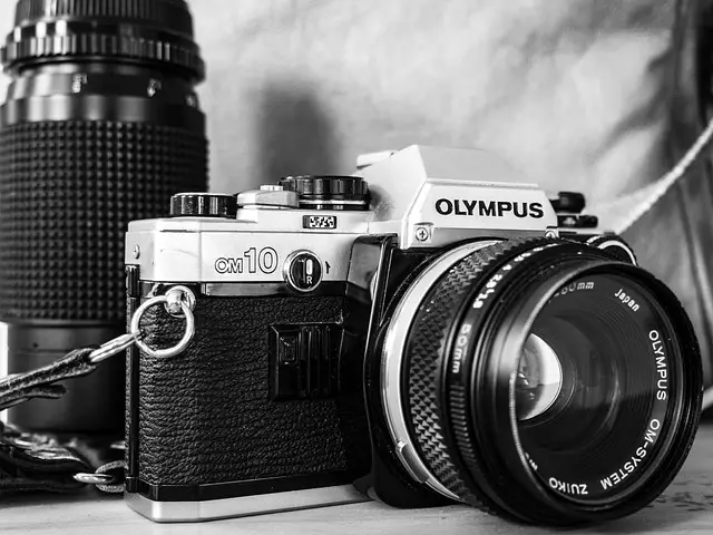 How to attach strap to Olympus TG 6?