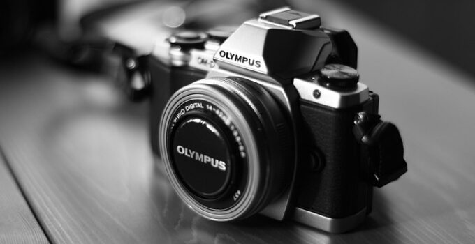 How to attach camera strap Olympus?