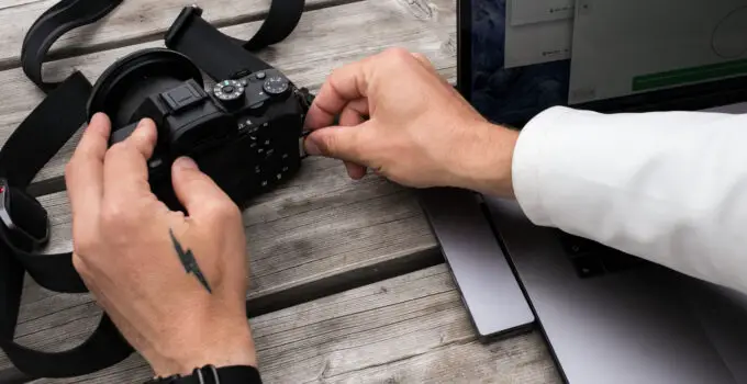 How to attach camera strap Sony?