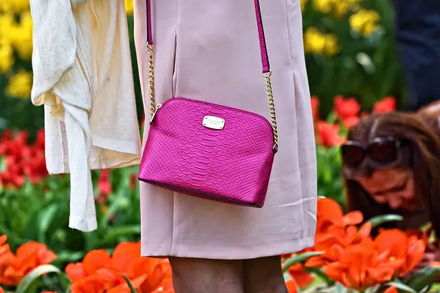 What's the difference between a bag, purse, and handbag?