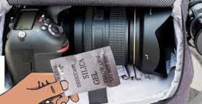 Should i put silica gel in my camera bag?